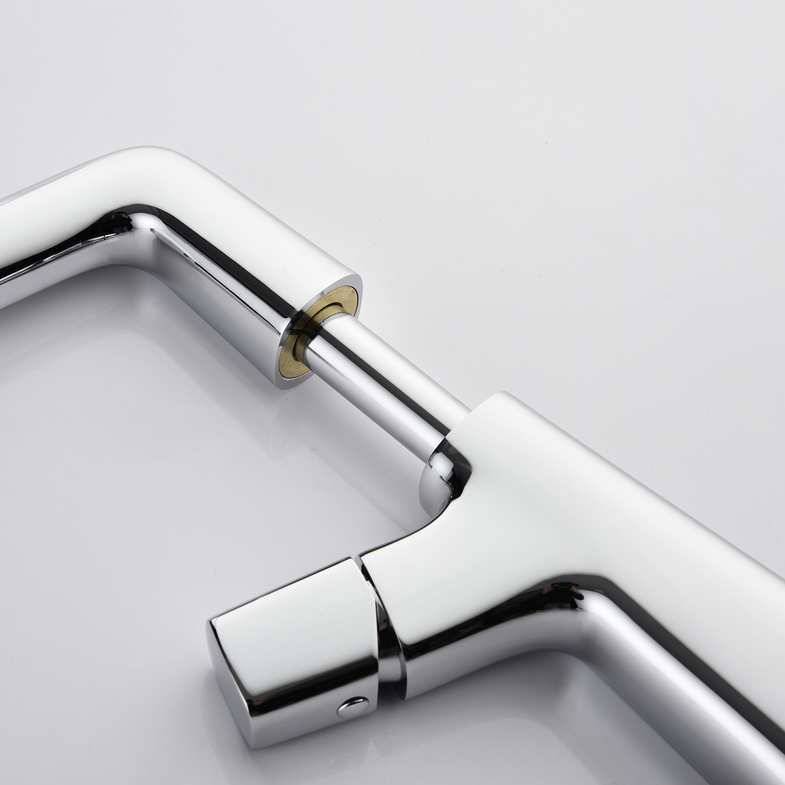 Chrome Euro-design Modern Single Hole Lavatory Faucet
