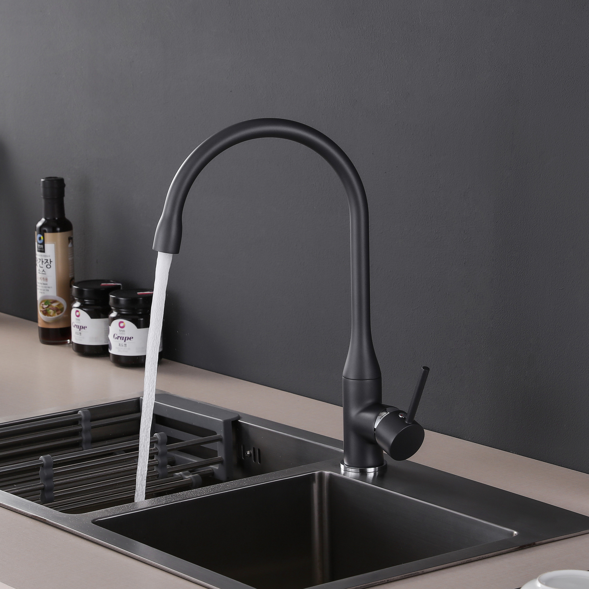 single handle kitchen faucet