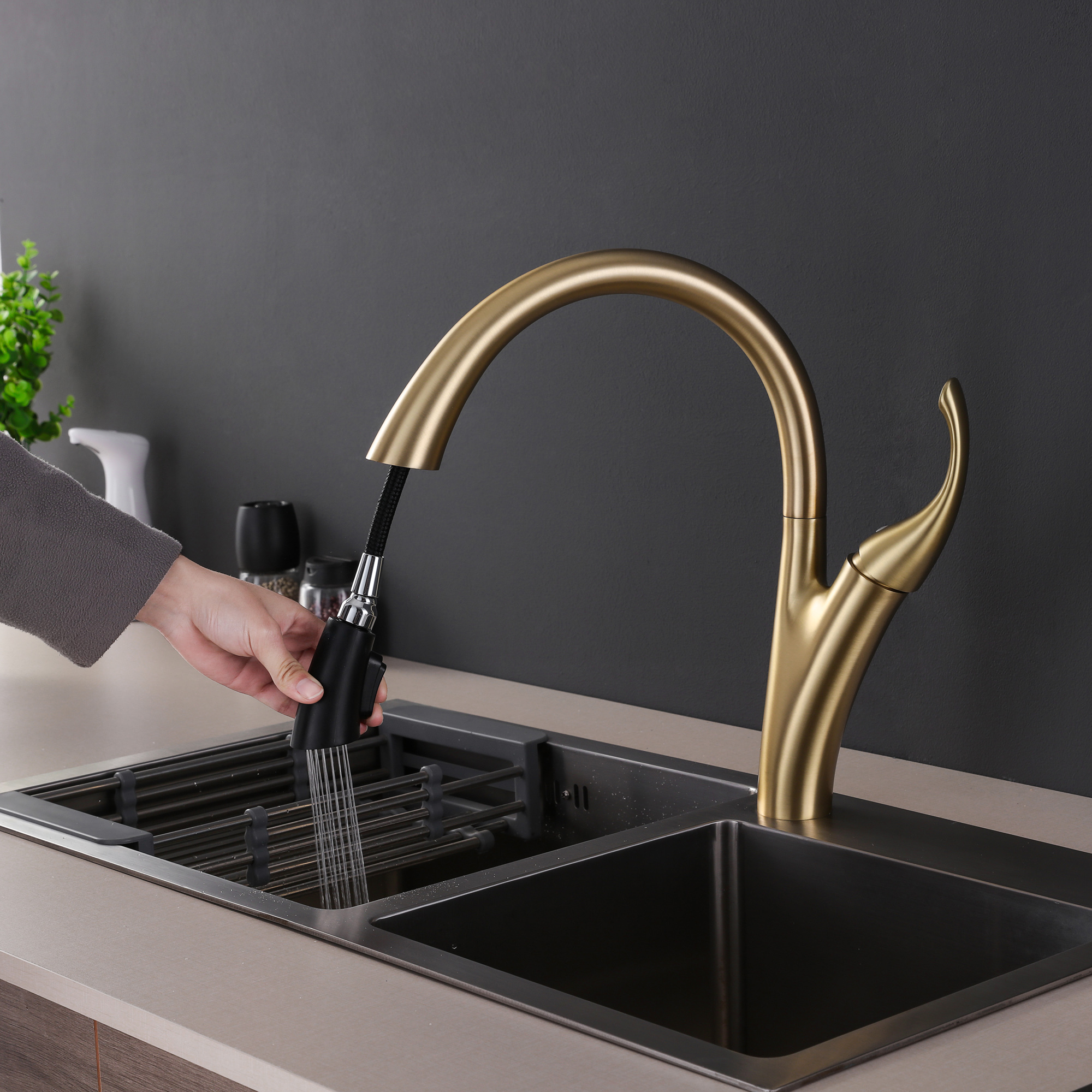 pull down kitchen faucet