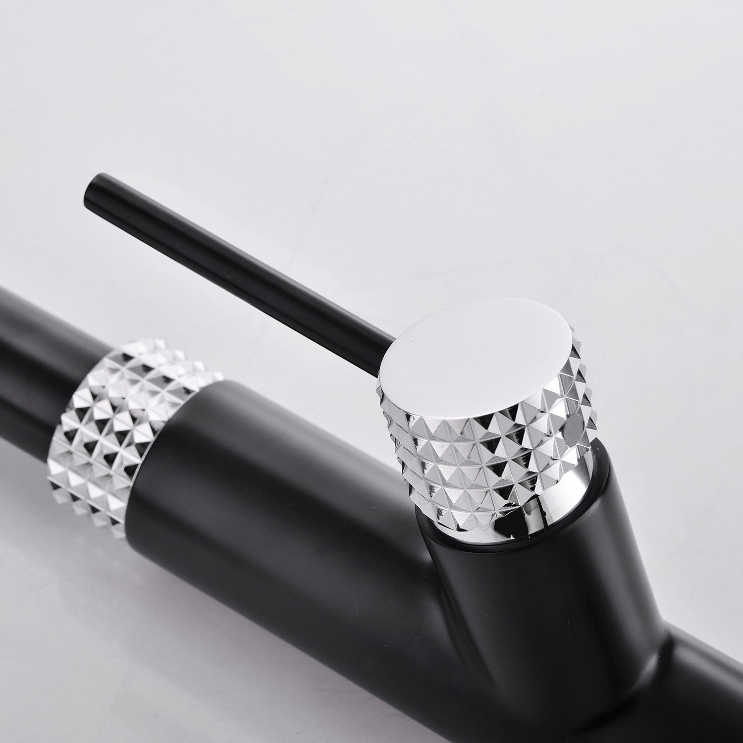 robinet de cuisine chrom&eacute;