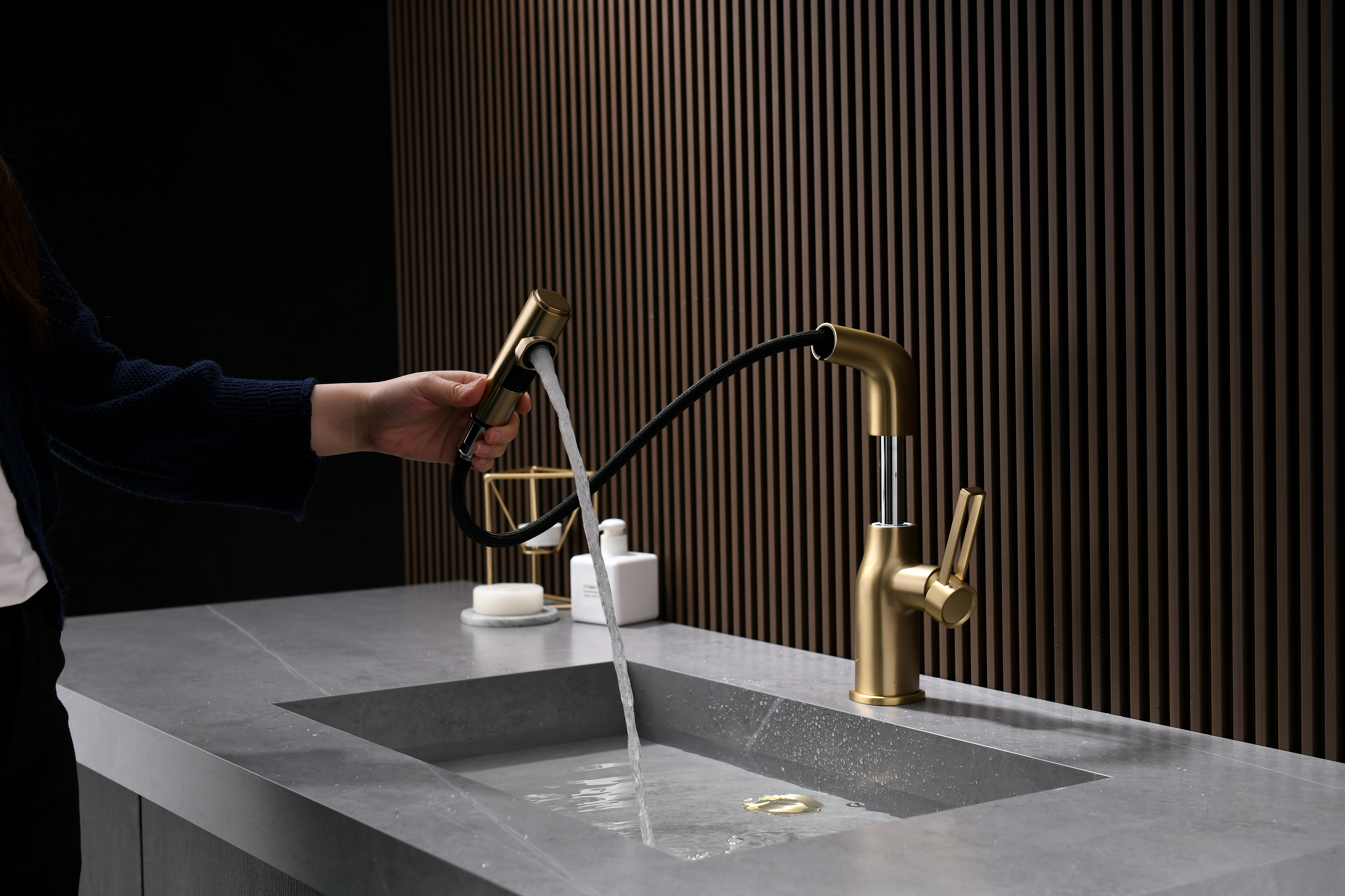 Pull out kitchen faucet